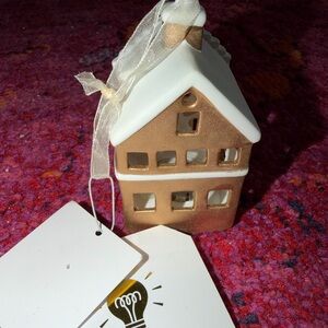 Gingerbread House that lights up- mini gold house